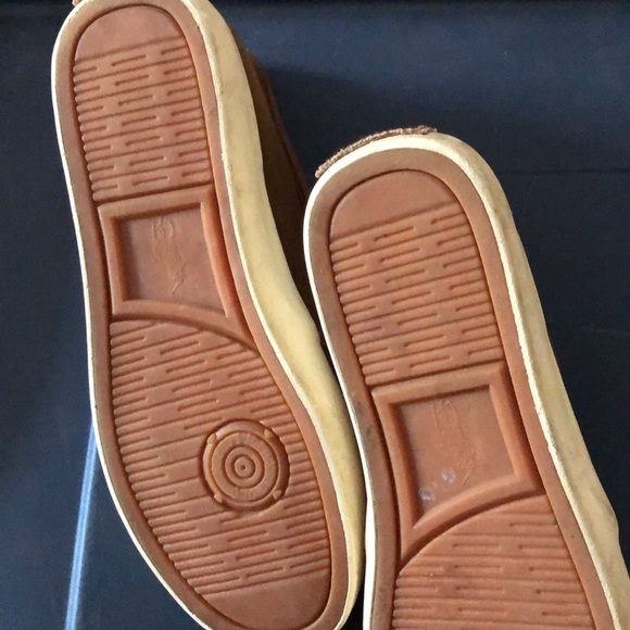 Shoes - Picture 4 of 4